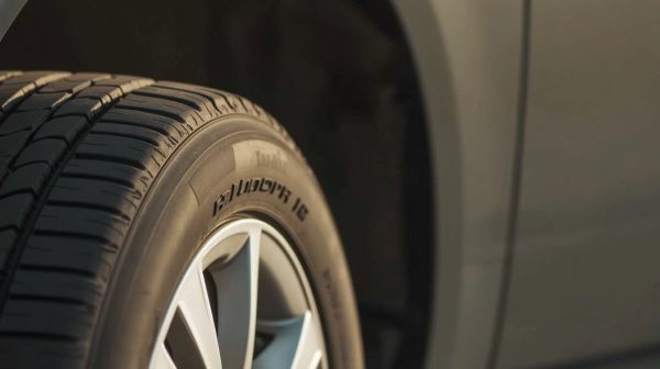 La performance des pneus 235 55 R19 pour une conduite confortable